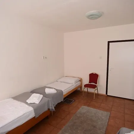 Taxis Отель Братислава