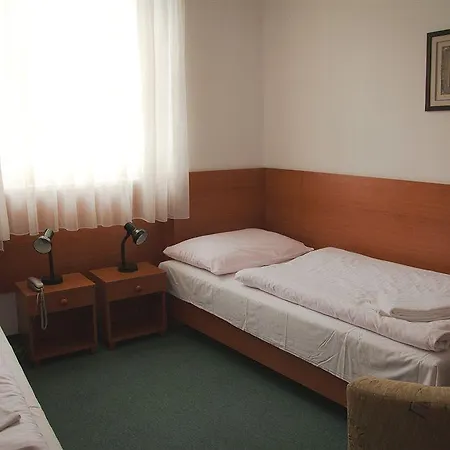 Hotel Taxis 2*