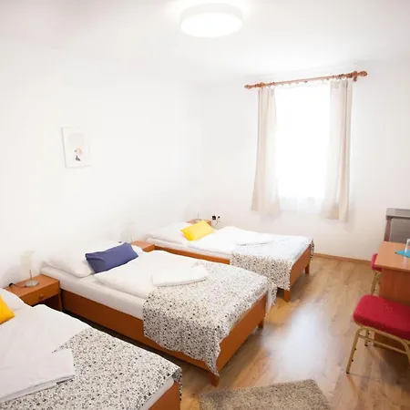 Hotel Taxis 2*